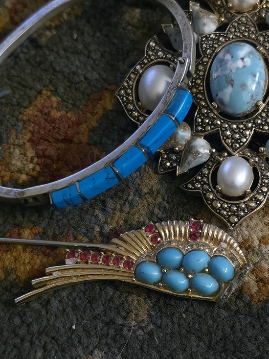Vintage Turquoise, Pearl & Gold, Silver Jewelry And  Brooch Set - Picture 3 of 9